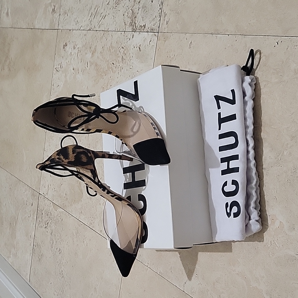 BNWT Schutz leopard print strap heels